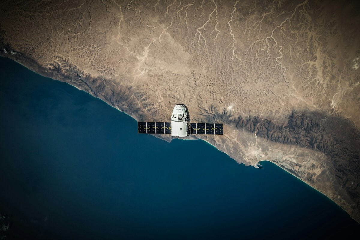 Satelita Starlink eksploduje na orbicie i kieruje się w stronę Ziemi