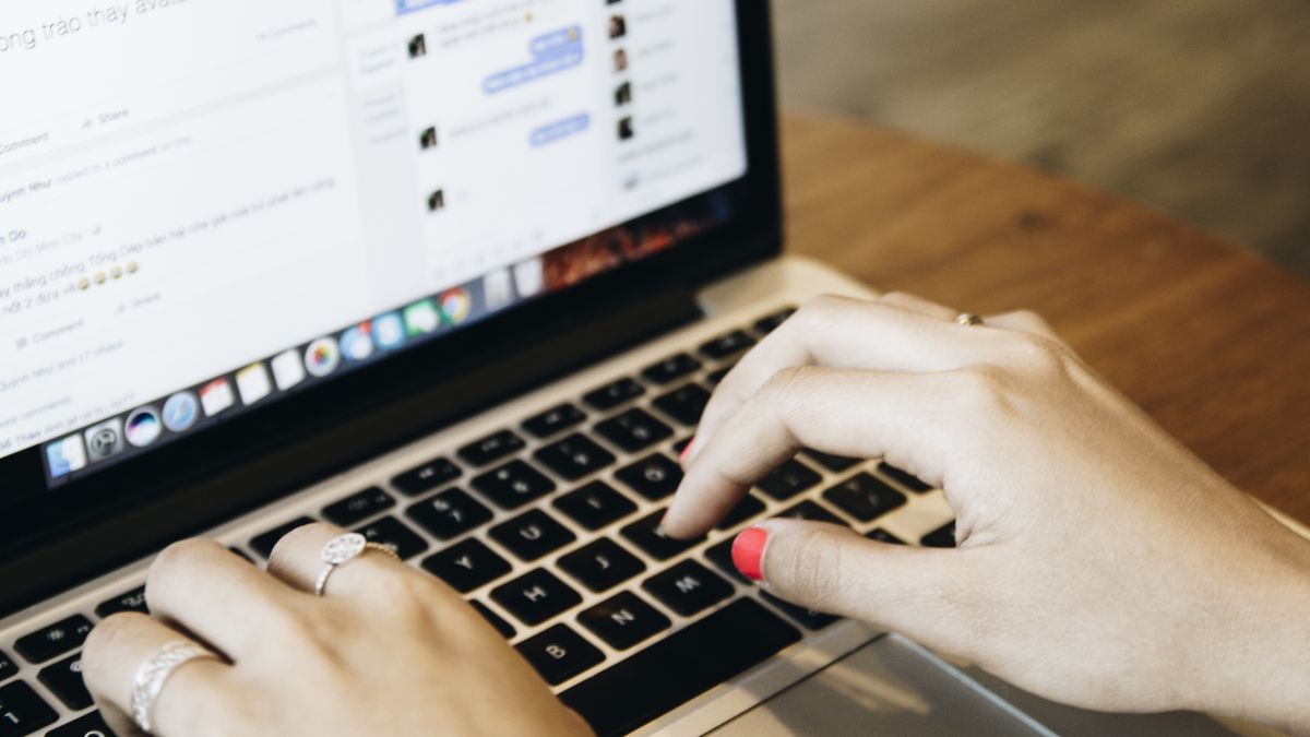 Dlaczego konta na Facebooku są hakowane bez hasła?