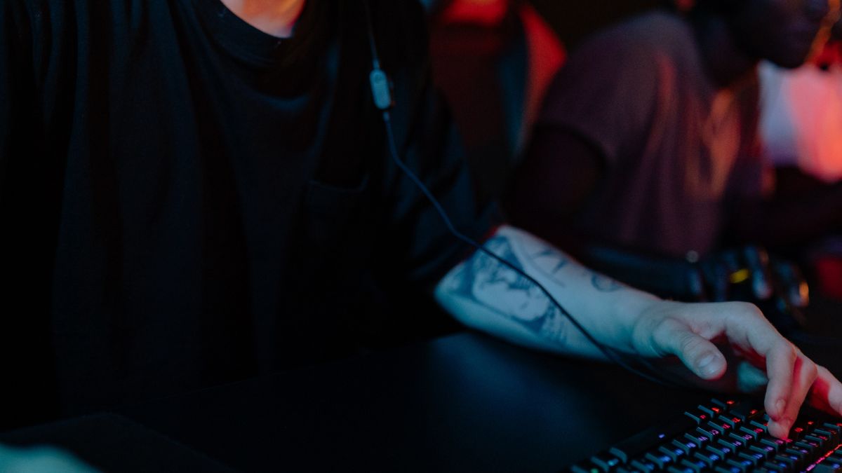 Wykorzystanie 0-day: jak hakerzy korzystają z tego przed wszystkimi?