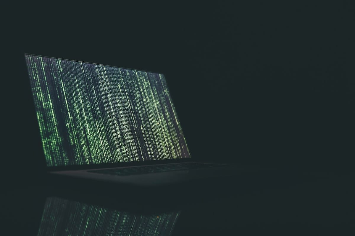 Dlaczego rozwiązania Avast Premium Security i Avast Ultimate są niezbędne do zwalczania zaawansowanych oszustw internetowych?