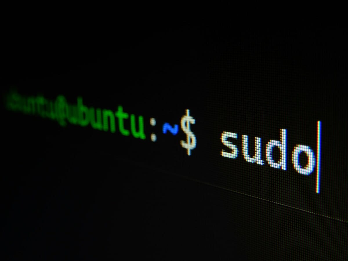 Debian zezwala na wkład wspomagany przez AI w kodzie Linuxa